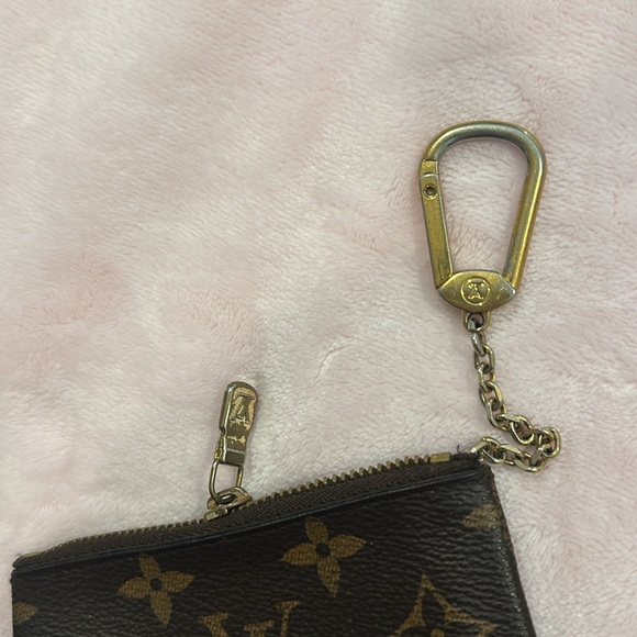 Louis Vuitton key chain - Picture 2 of 2